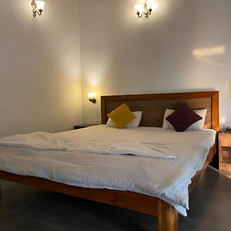 Hotel River Orchid Resort Satara Buitenkant foto