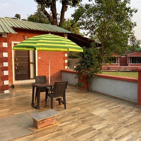Hotel River Orchid Resort Satara Buitenkant foto