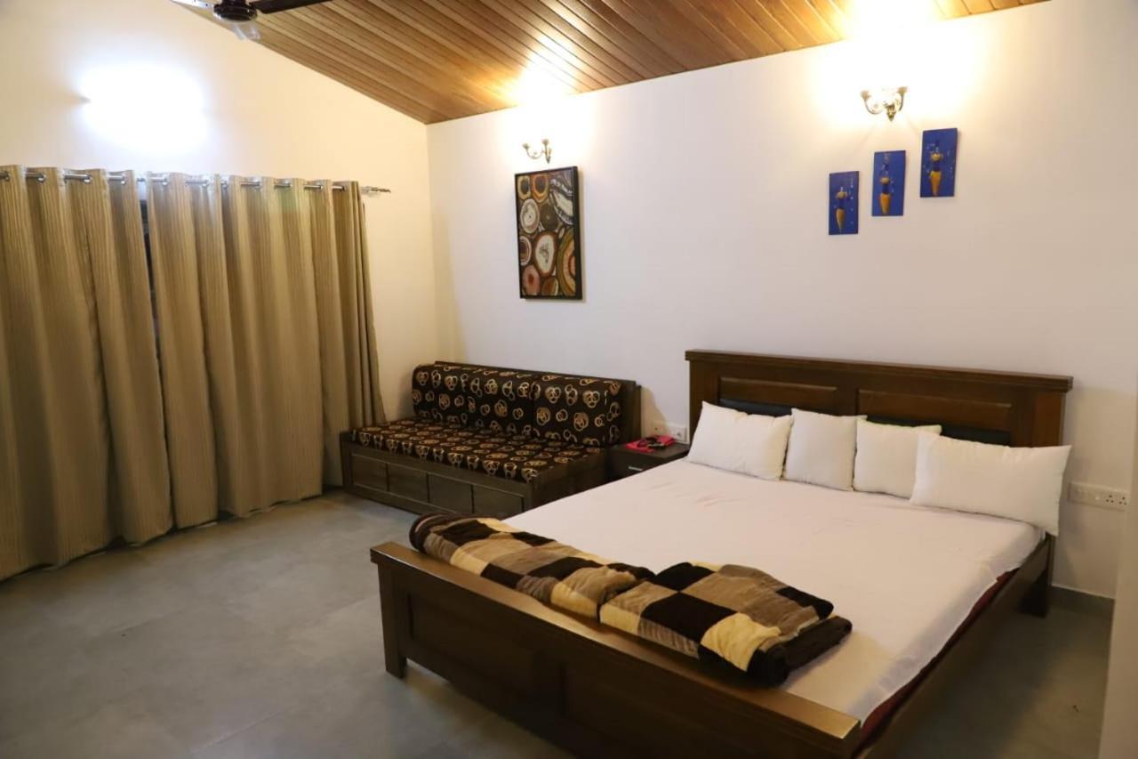 Hotel River Orchid Resort Satara Buitenkant foto
